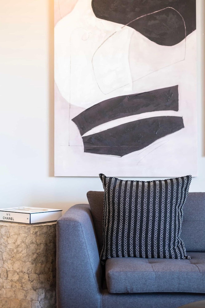 Modern Central Secure Cape Town 2bed Bantry Suite