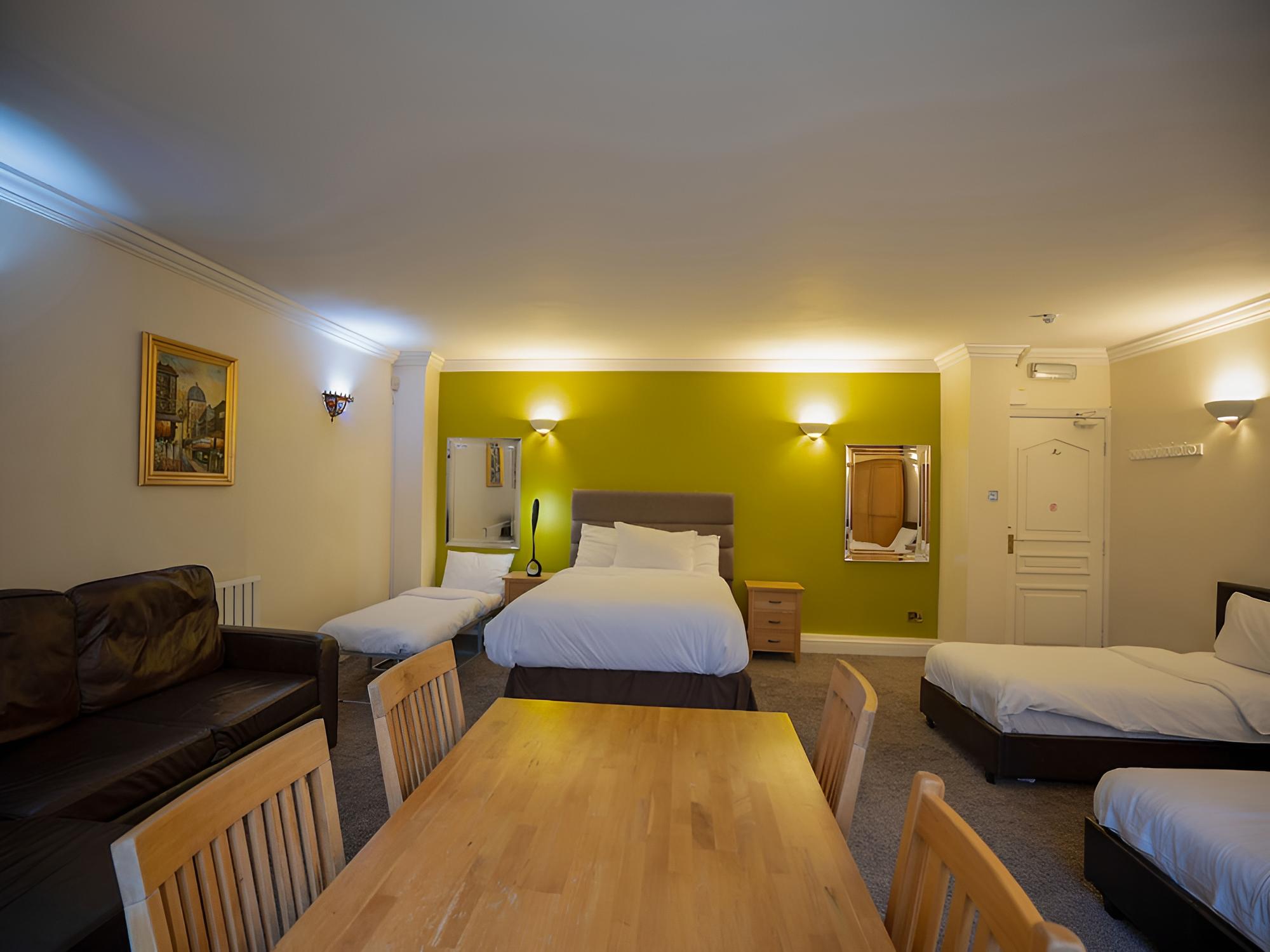 OakCroft GuestHouse Manchester Airport
