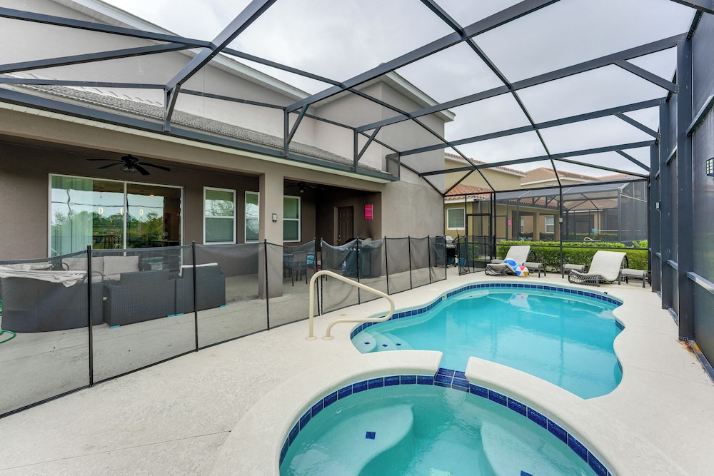10 Mi to Disney World: Oasis w/ Resort Amenities!