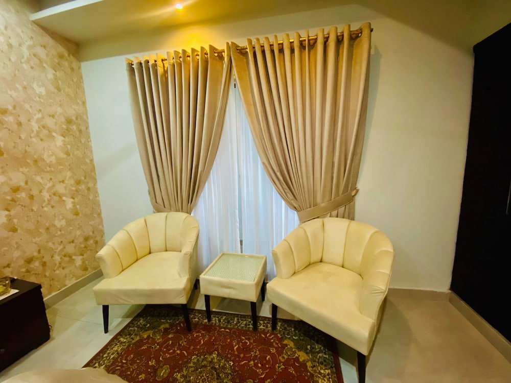2Bedroom BahriaTown-Manzar Holiday Homes