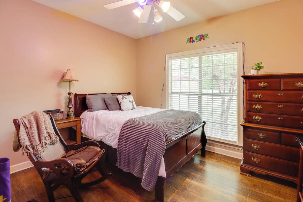 Spacious Suburban Home w/ Pool Access in Ridgeland