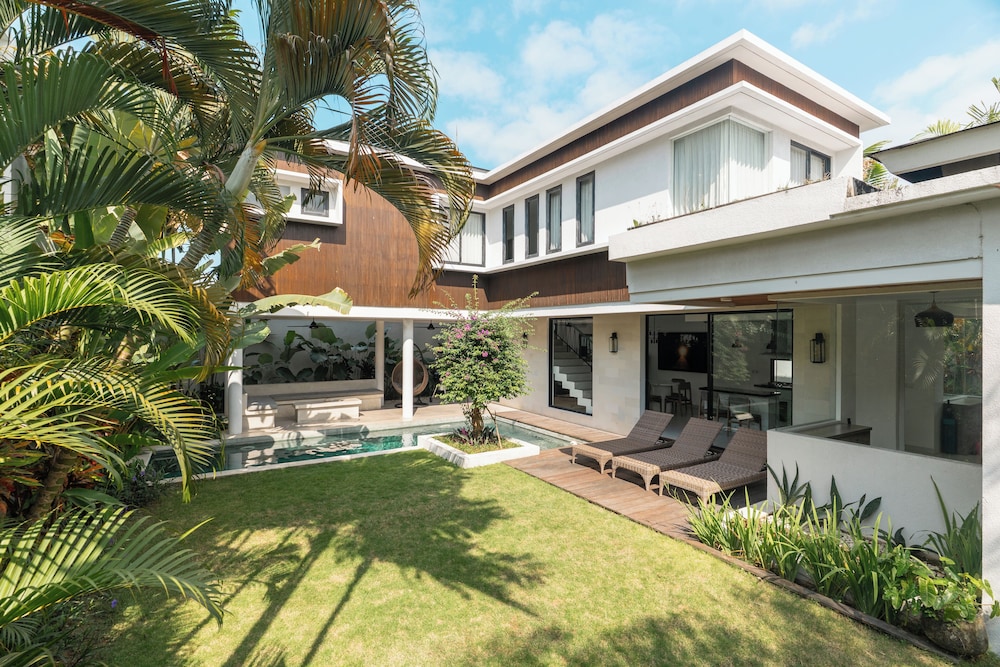 Melasti Villa 2 by Alfred in Bali