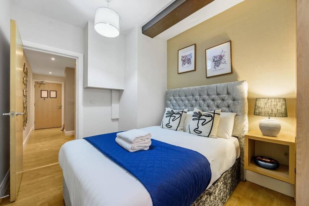 Host Apartments Queen Square Apartment