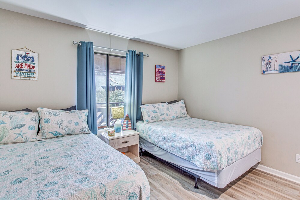 Walk to Ocean: Condo w/ 2 Pools in Myrtle Beach