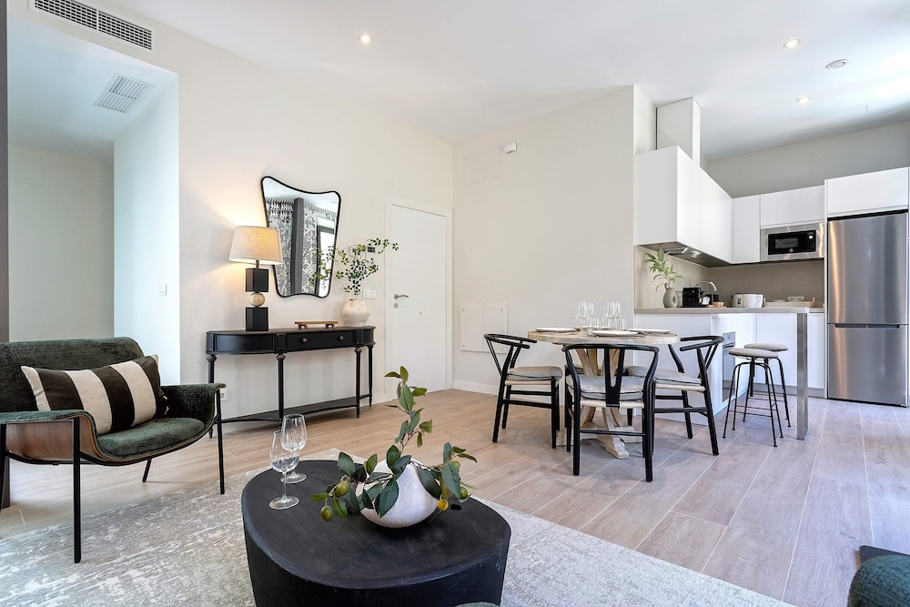Exclusive 2-bedroom Near the Cathedral. San Matías I