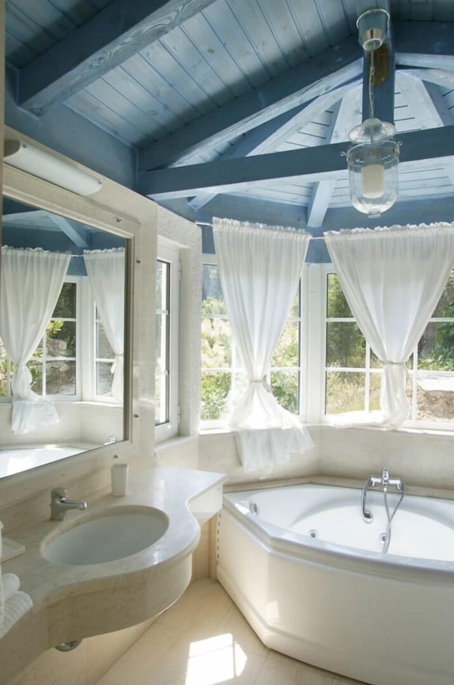 Agios Nikitas Villas