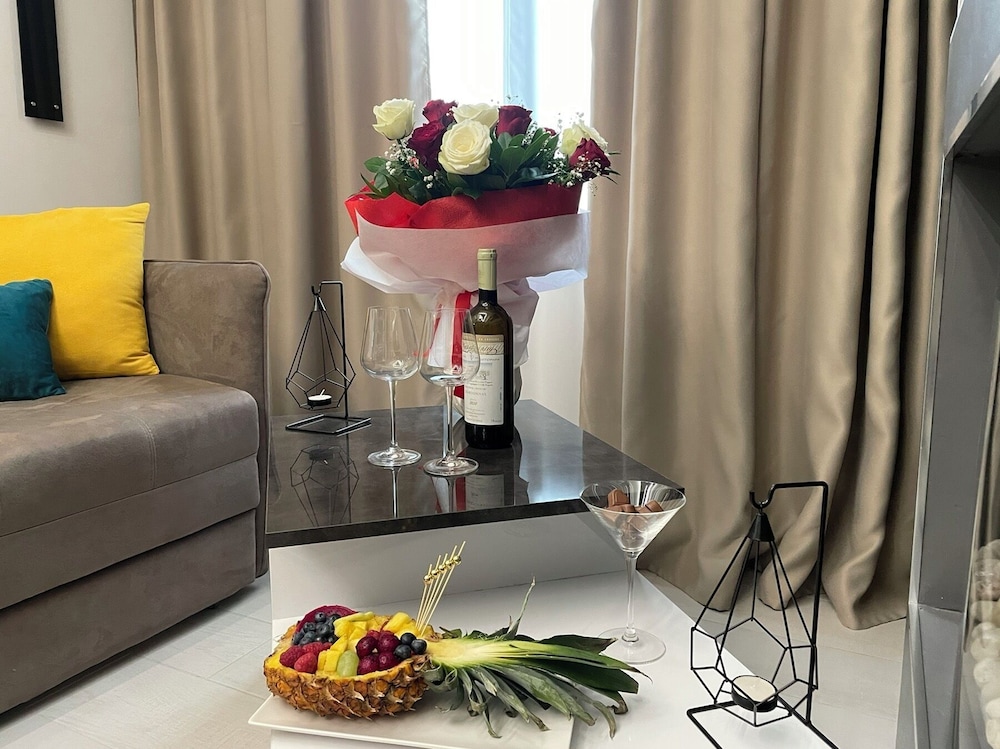 LUXSUITES