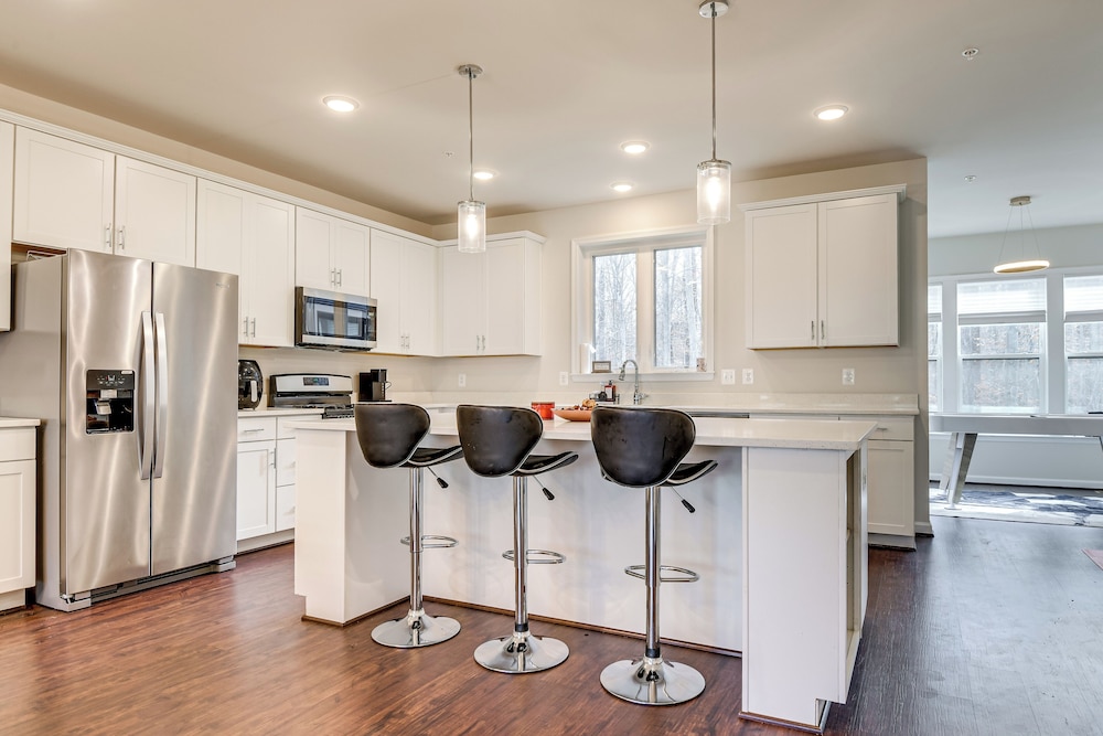 19 Mi to Baltimore: Townhome in Maryland City
