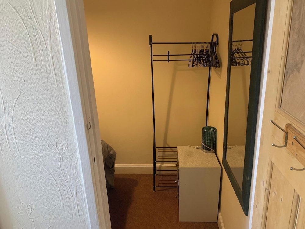 By the Sea, Sleeps 4-6, Private Patio, Nearbeach, Seasideretreat, Train to Liverpool or Chester is a hop Skip and a Jump Away