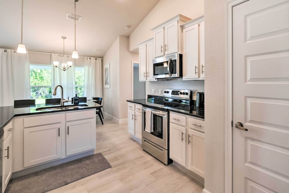 Elegant Port Charlotte Home < 10 Mi to Beach!