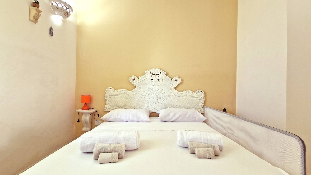 Villa With Swimming Pool Sleeps 8 Three Bedrooms