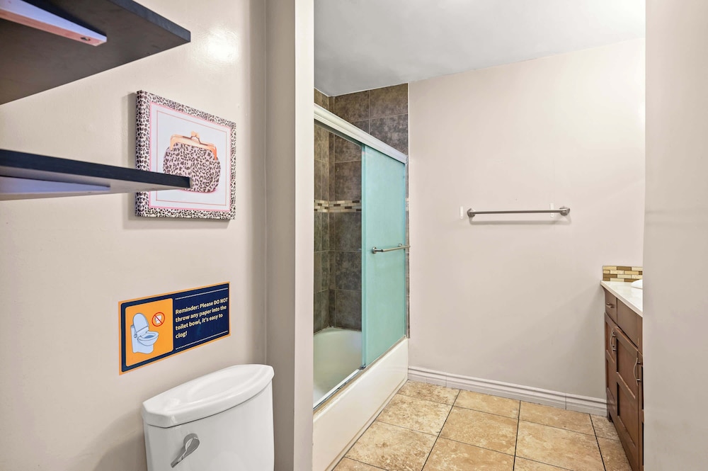 Modern Family Home w Full Amenities & Near ONT