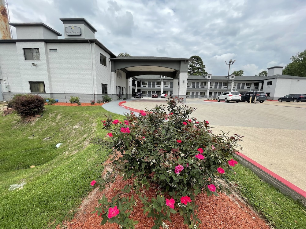 Super Stay Inn and Suites - Property Image 1