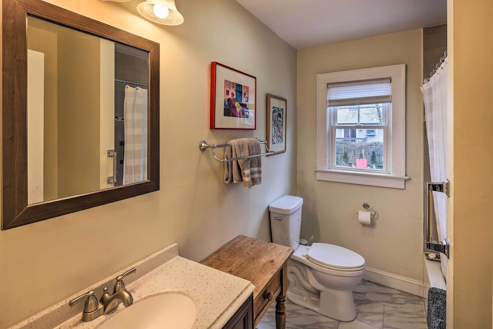 Bridgeport Vacations - Bridgeport Vacation Rental - Walk to Beach! - Property Image 14