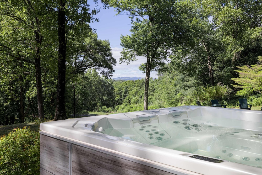 Catskill Estate w Epic Views hot tub