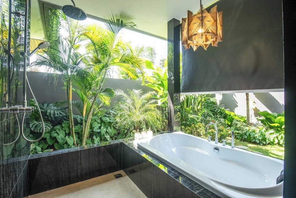 Exquisite 5BR Villa: Premier Luxury in Seminyak