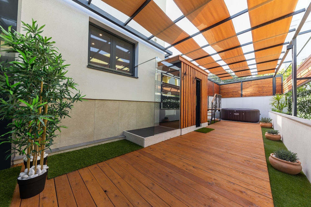 Orange Apartment - Okrug Gornji Seaside Retreat