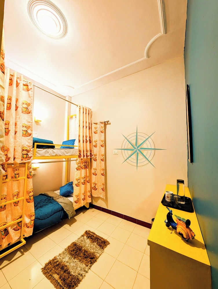 Hidden Monkey Hostel Chet Singh Ghat