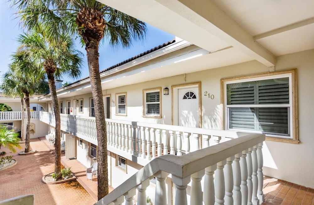 Bellavita Vacation Rental in Olde Naples view 5