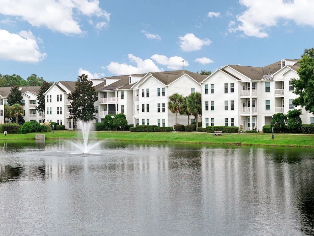 Landing Furnished Apartments near UNF