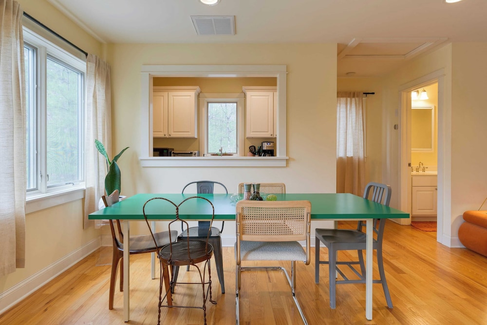 Pool+hot Tub, Firepit Near Hikes, Shops, Dining Cragswood Lodge by Avantstay