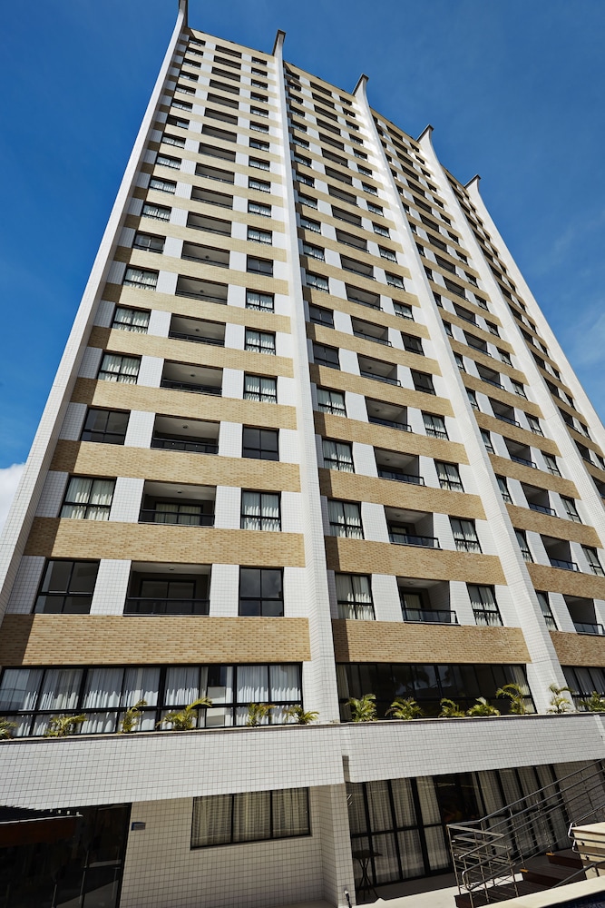 Hotel Comfort Hotel & Suites Natal - Image 1