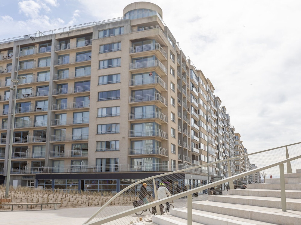 Apartment With Frontal Sea-views