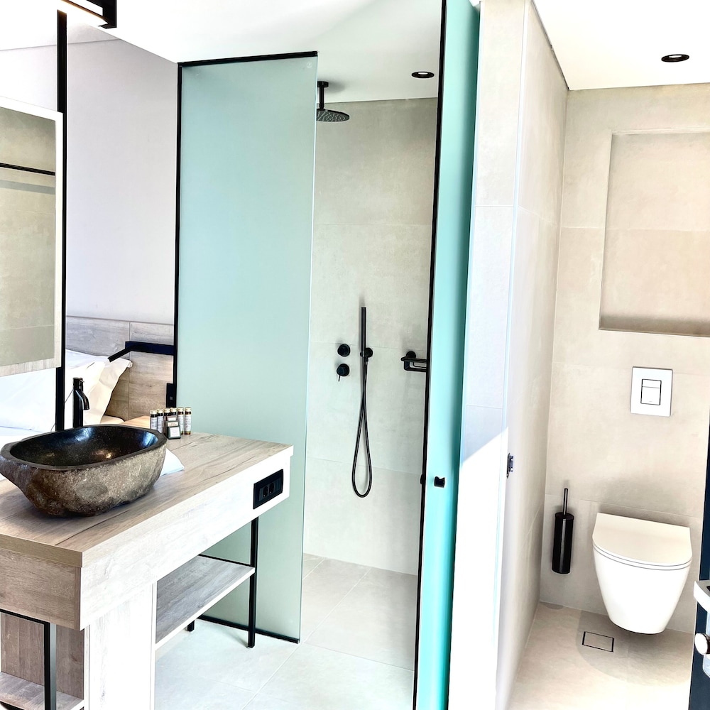 Eleia Seafront Rooms & Villas
