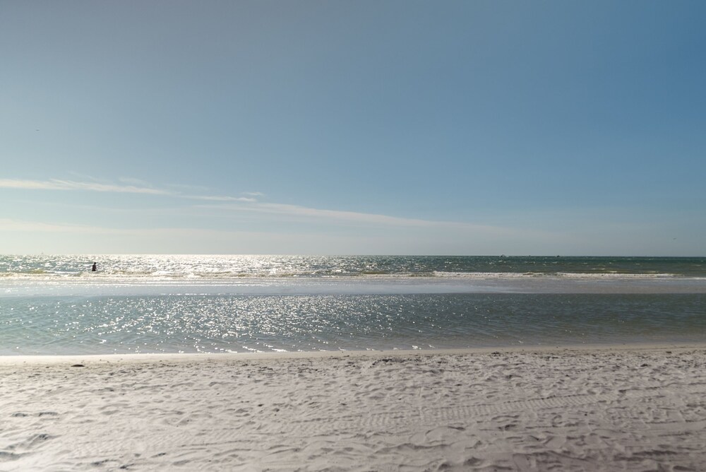 Admirals Bay 255 by Distinctive Beach Rentals