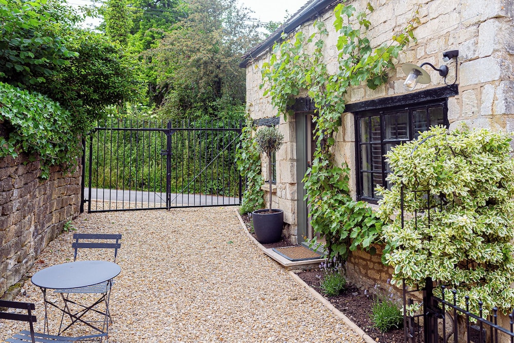 Mill House & Cottage - on Cotswold Way
