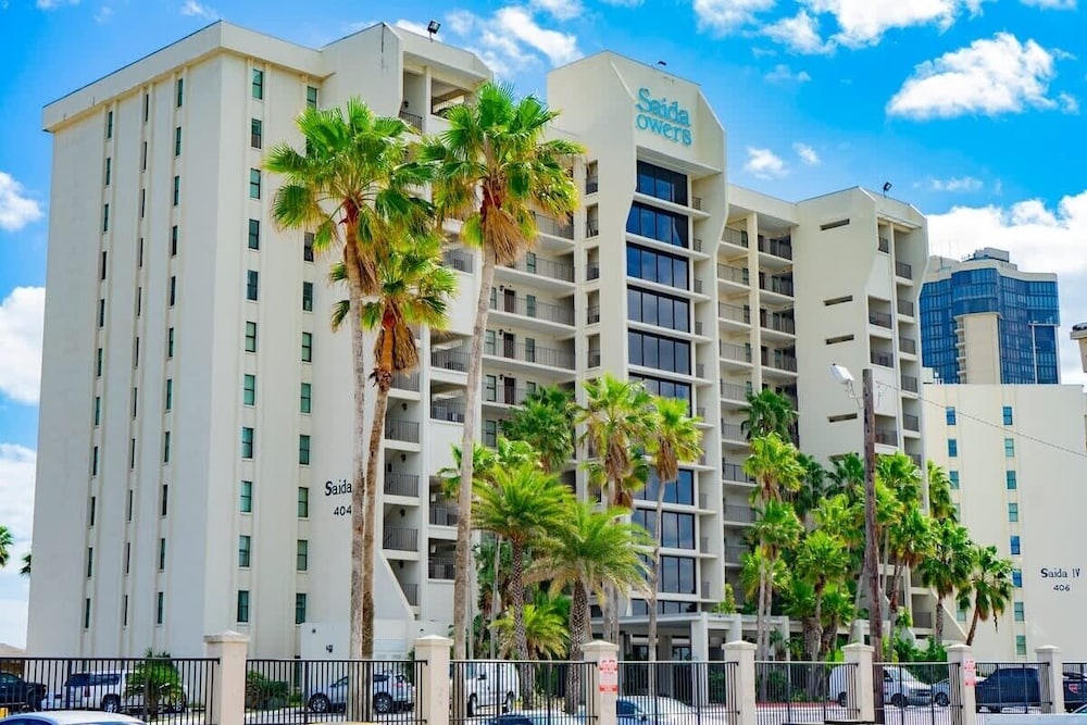 Saida Beachfront Luxe Condo Two Heated Pools 2 Bedroom Condo