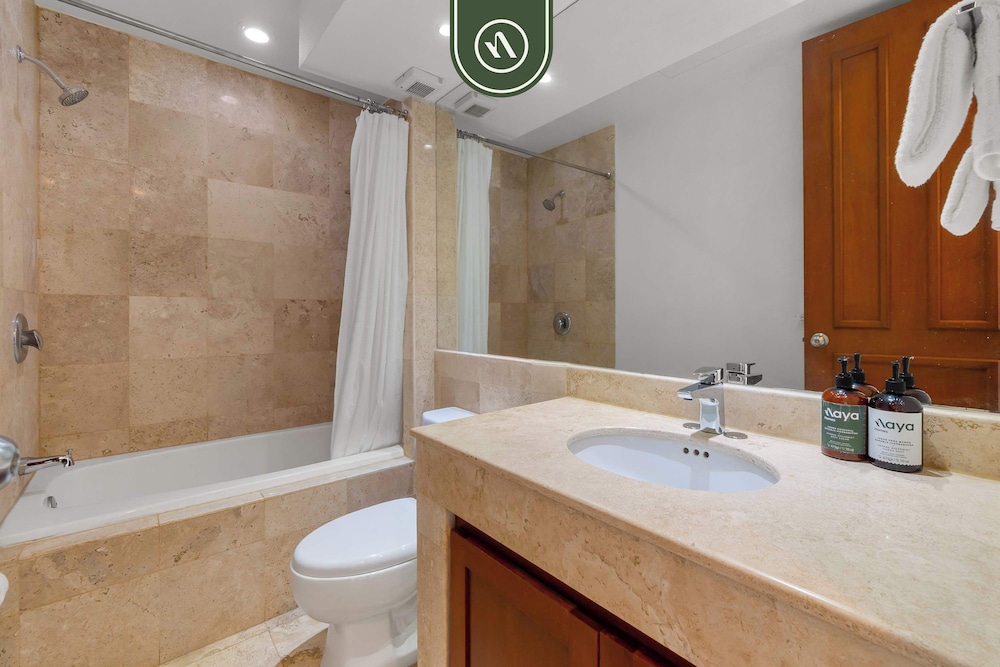 Stylish 2 BR Condo - Pools - Golf - Membership