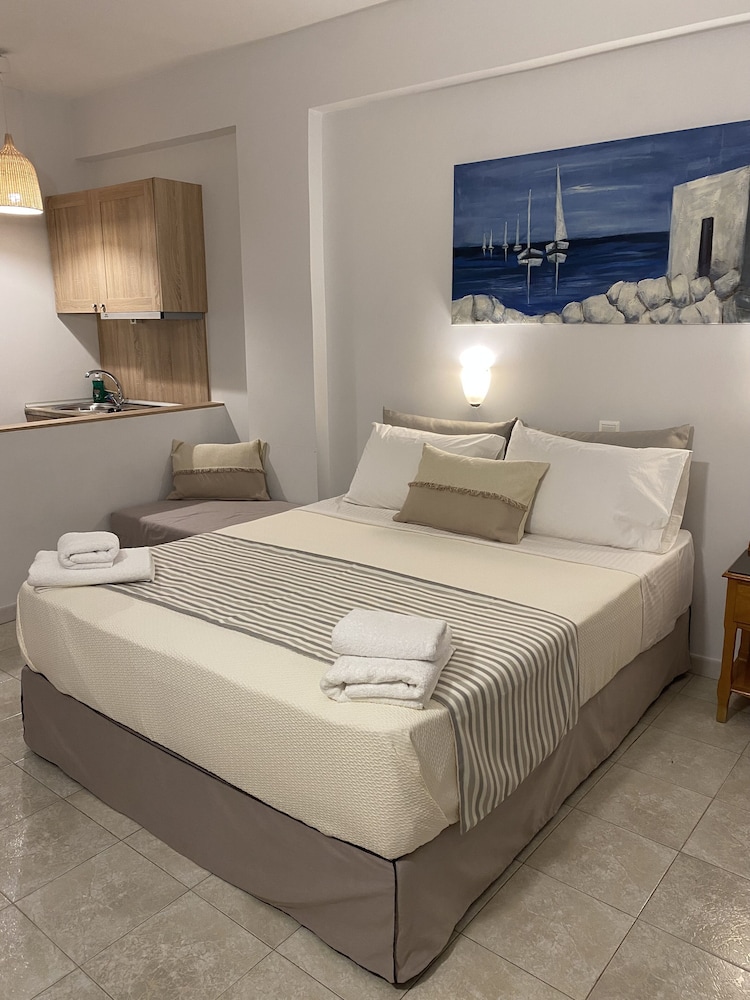 Dedes Apartments