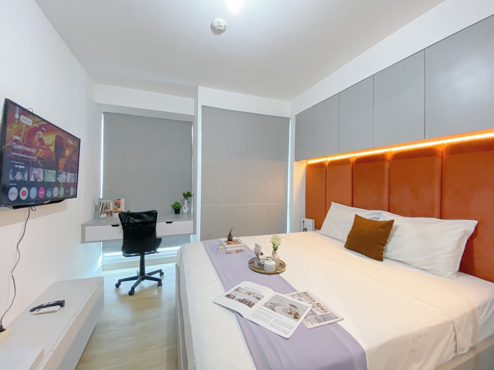 Warm Studio At Tifolia Apartment