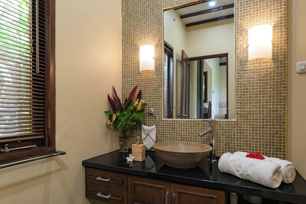 Alamanda Lovina Resort