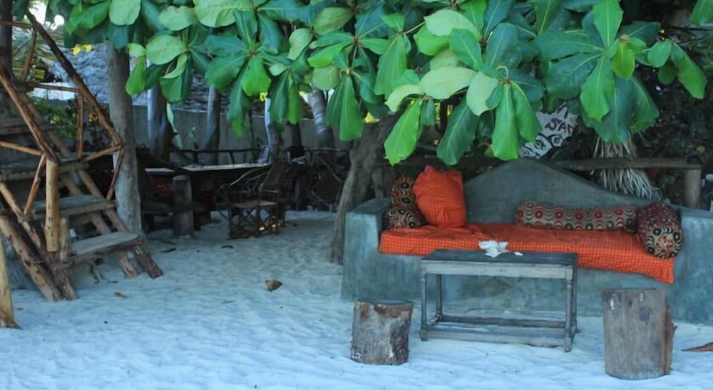 Nyamkwi White Sands