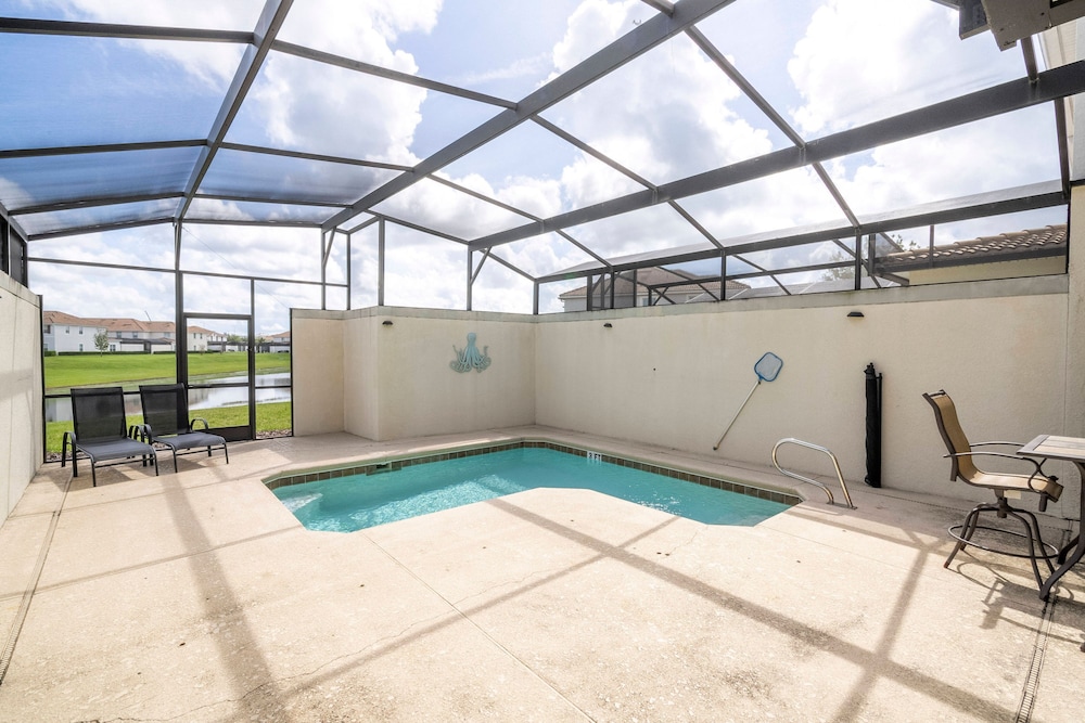 Storey Lake 4 BR With Private Pool