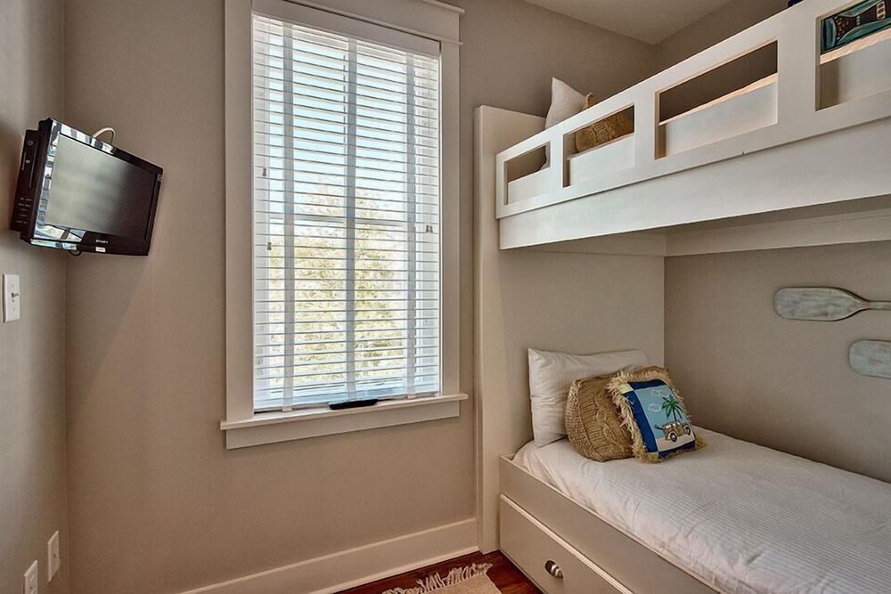 Coral Cottage 4 Bedroom Holiday Home by Five Star Properties