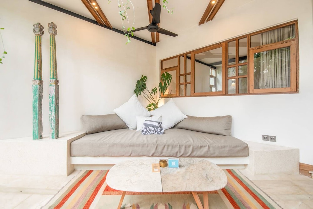 BA Villa 7 2BR Villa Art Dec Contemporary 2-br Art Deco Villa 800m to the Bea