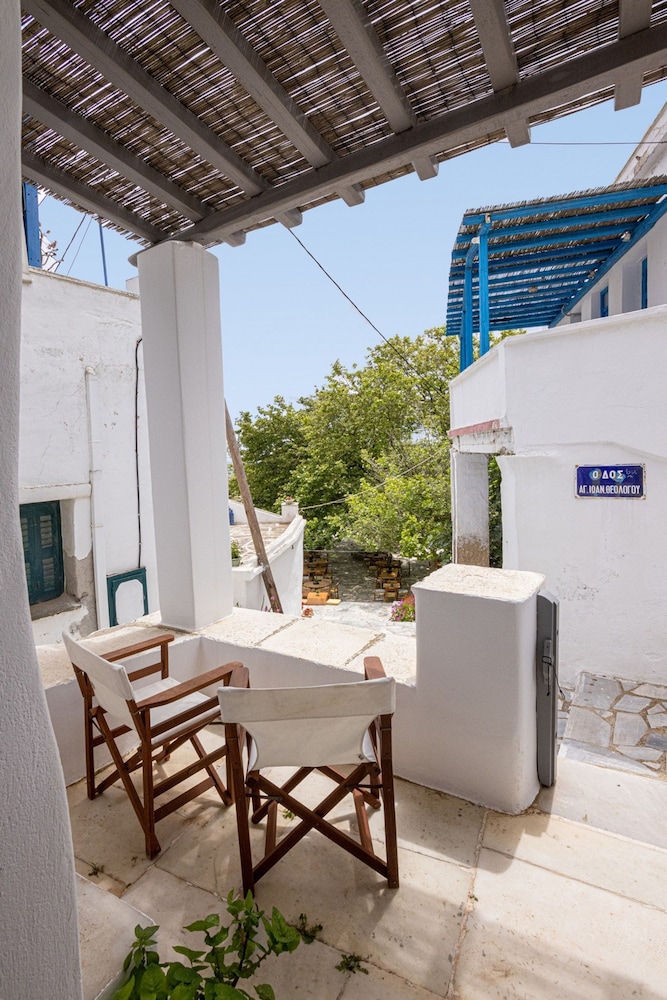 Village Aura in Tinos