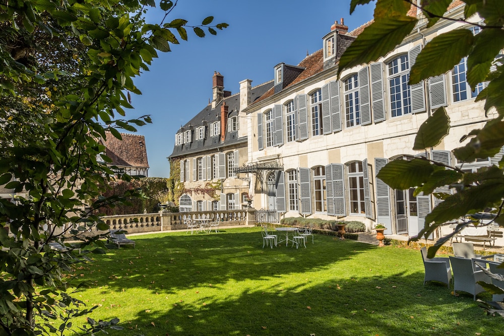 Bourges Vacations - Hotel de Panette - Chambres historiques - Property Image 24
