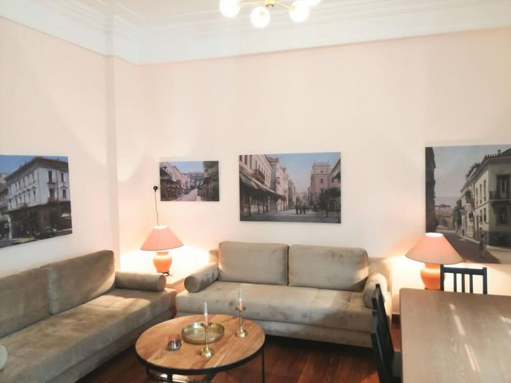 Elegant Apartment in Parliament Square