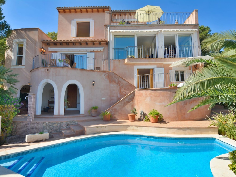 Villa With Incredible sea Views and Pool Sleeps 7