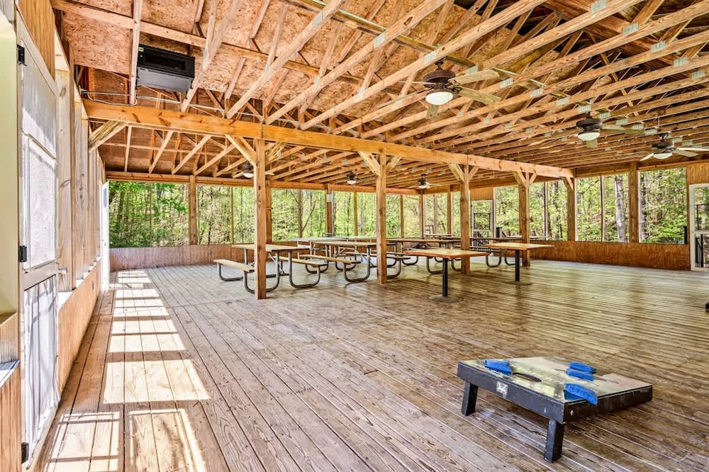 Hot Tub Heated Pool Mountain Views Sleeps 6