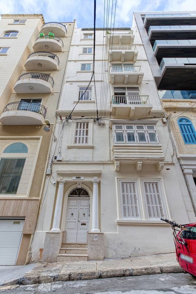 Benny s Seaside Escape Sliema