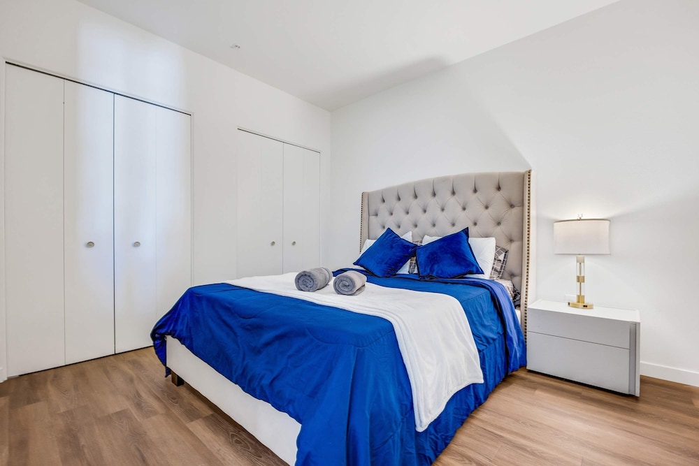 Luxury 3BR Hollywood Sign View by Oneluxstay