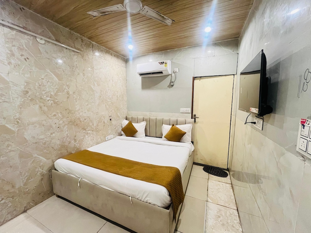 Roomshala Hotel Golden Residency