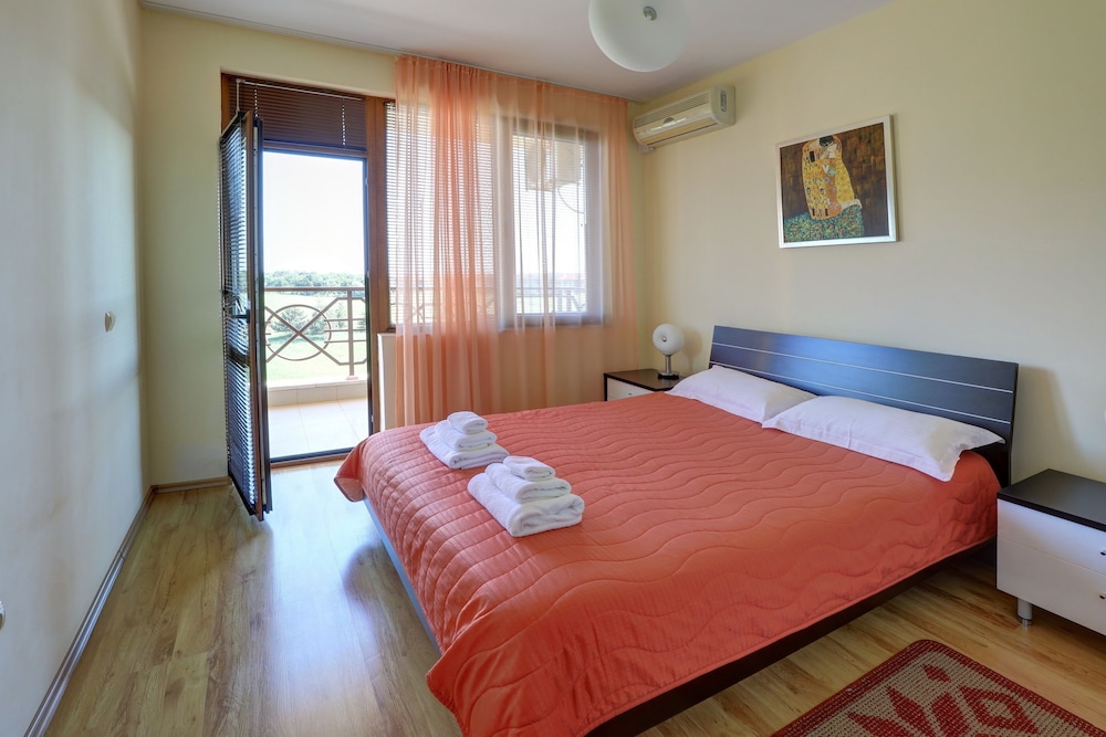Lighthouse Luxe Estate Apart & Villas