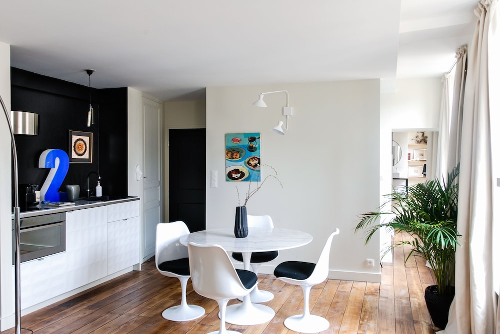 Chez Laurence Du Tilly