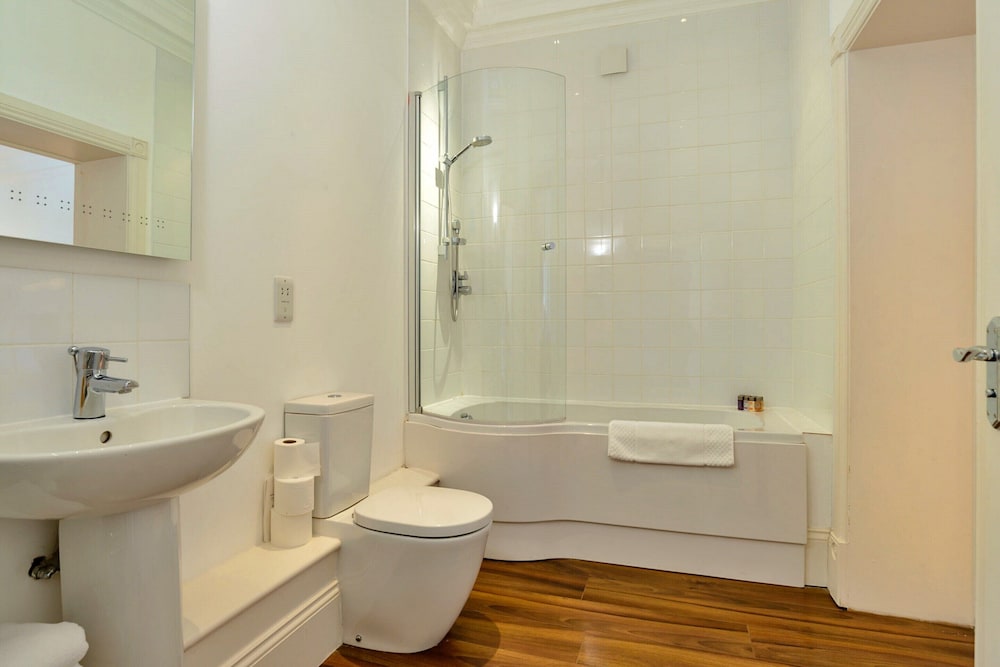 Self-catering Retreat With Pool, hot tub